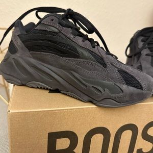 Adidas Yeezy Boost Vanta 2 Black suede Men size 5 fits a women 6./6.5